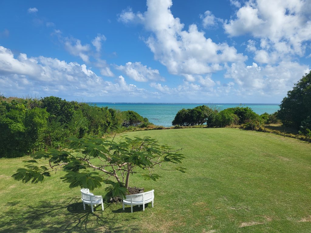 Jardin du domaine avec vue sur l'océan Atlantique